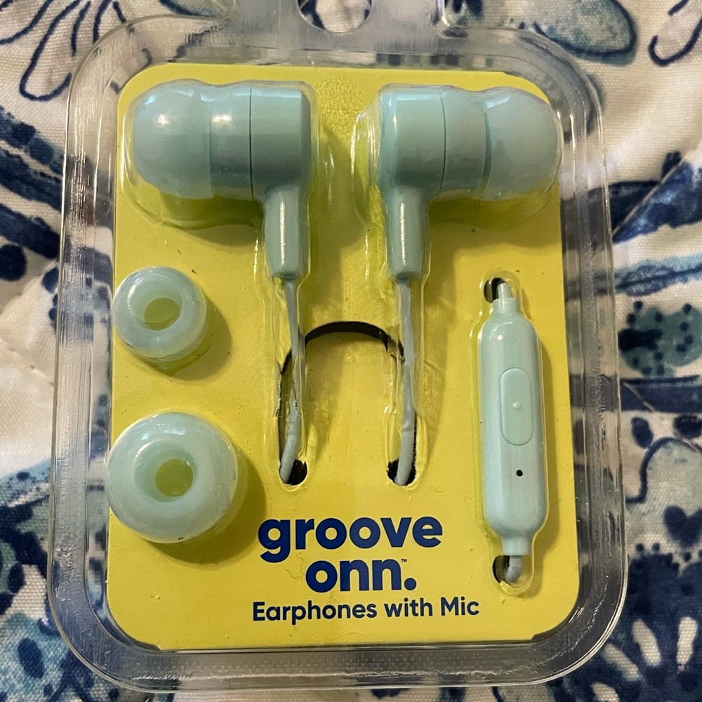 Earbuds with built-in mic, NIP.